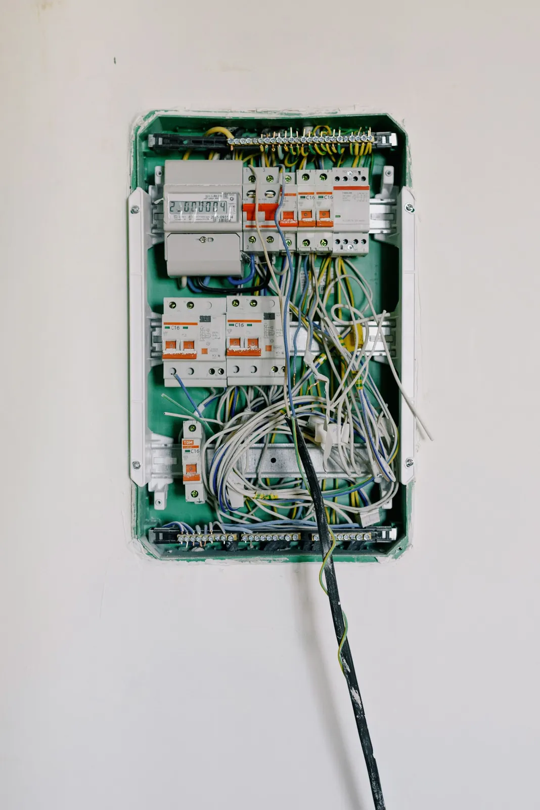 Cuadro eléctrico nuevo con diferencial y magnetotérmicos etiquetados